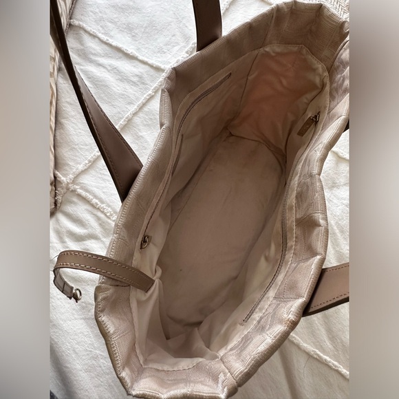 Vintage Chanel CC Jacquard Tote – Neutral Travel Line - Picture 6 of 11